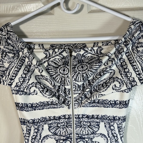 Elliatt Elements Dress Off Shoulder Size Small Bodycon - Picture 6 of 10